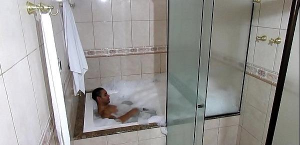  video de verificação 3 . apos o banho Maurinho fica bem avontade na banheira